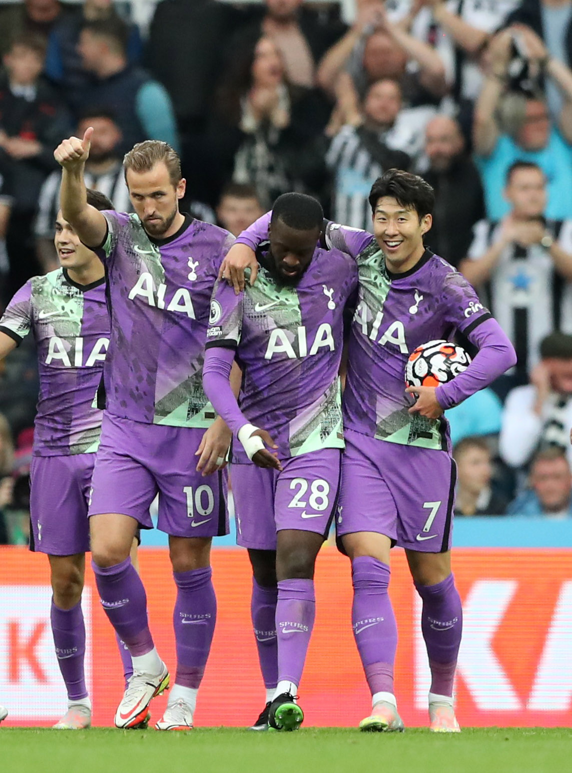 Newcastle thảm bại ngày ra mắt chủ mới, Tottenham bay vào Top 5 Ngoại hạng - Ảnh 3.