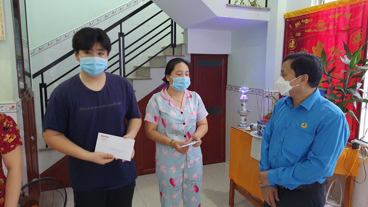 Tình thương cho em đến vá»›i 2 há»c sinh, sinh viên ở Khánh Hòa - Ảnh 3. Tình thương cho em đến vá»›i 2 há»c sinh, sinh viên ở Khánh Hòa - Ảnh 3.