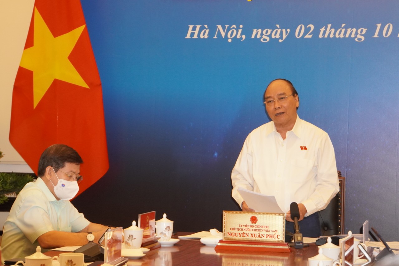 Chủ tịch nước: Mở dần đường bay thương mại, không áp dụng giãn cách quá dài - Ảnh 3.