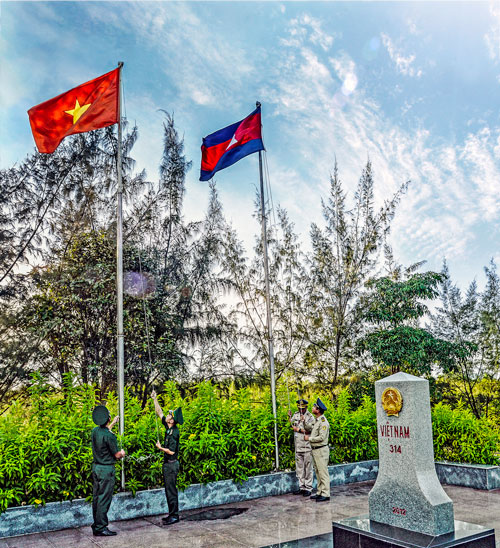 Cuộc thi ảnh Thiêng liêng cờ Tổ quốc: Tự hào Việt Nam - Ảnh 2.
