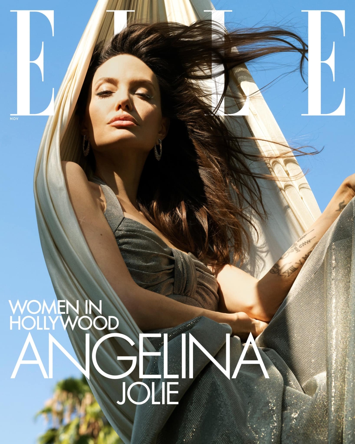 Angelina Jolie khoe dáng quyến rũ giữa không trung - Ảnh 5.