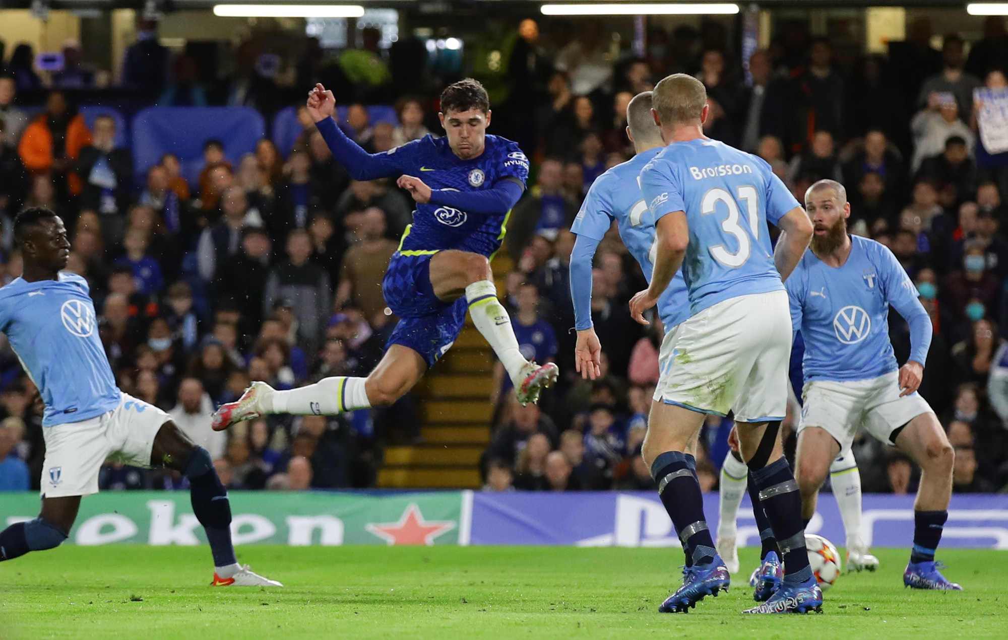 Chelsea Mở đại Tiệc ở Stamford Bridge, Mơ Tranh Ngôi đầu Champions League