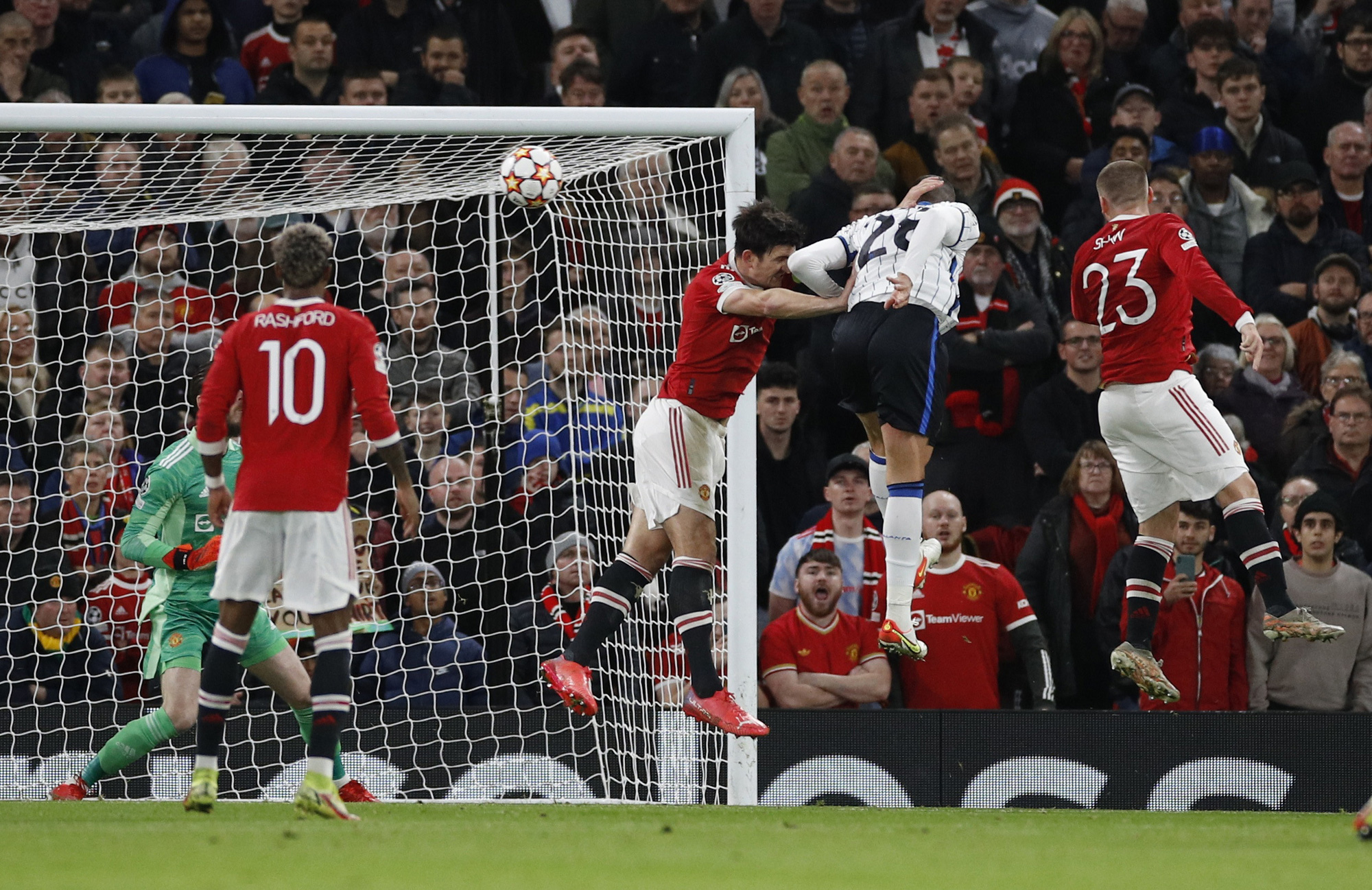 Ngược dòng điên cuồng ở Old Trafford, Man United đại phá Atalanta - Ảnh 4.