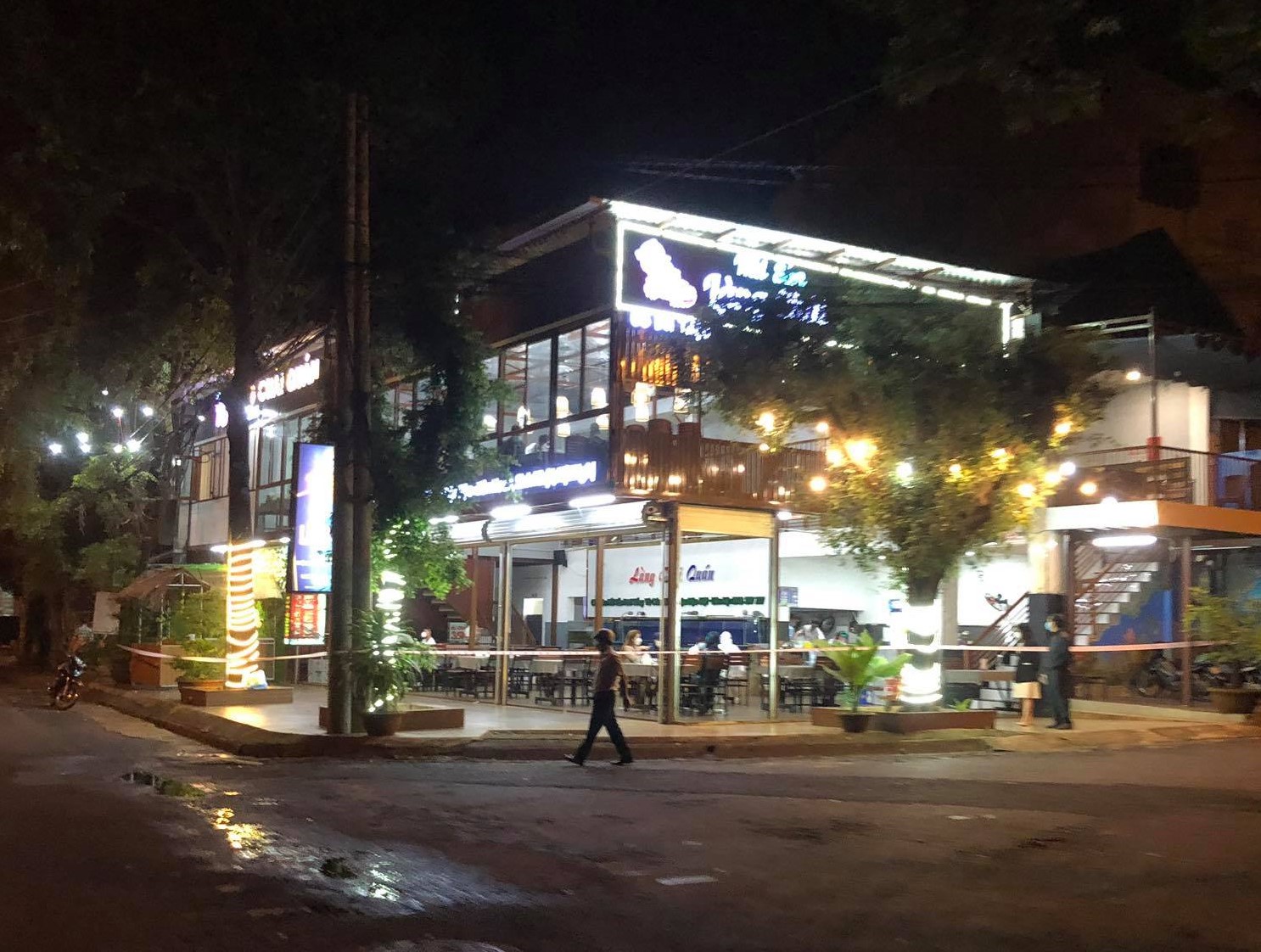 Nhiều ca bệnh ngoài cộng đồng, TP Buôn Ma Thuột sẽ dừng hoạt động ăn uống tại chỗ - Ảnh 1.
