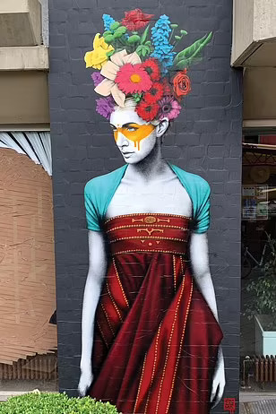 Nghệ sĩ đường phố gây sốt với tranh tường cao ngất - Ảnh 11.