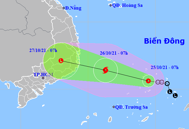 Bão giật cấp 10 hướng vào từ Bình Định - Bình Thuận, miền Trung mưa rất to - Ảnh 1.