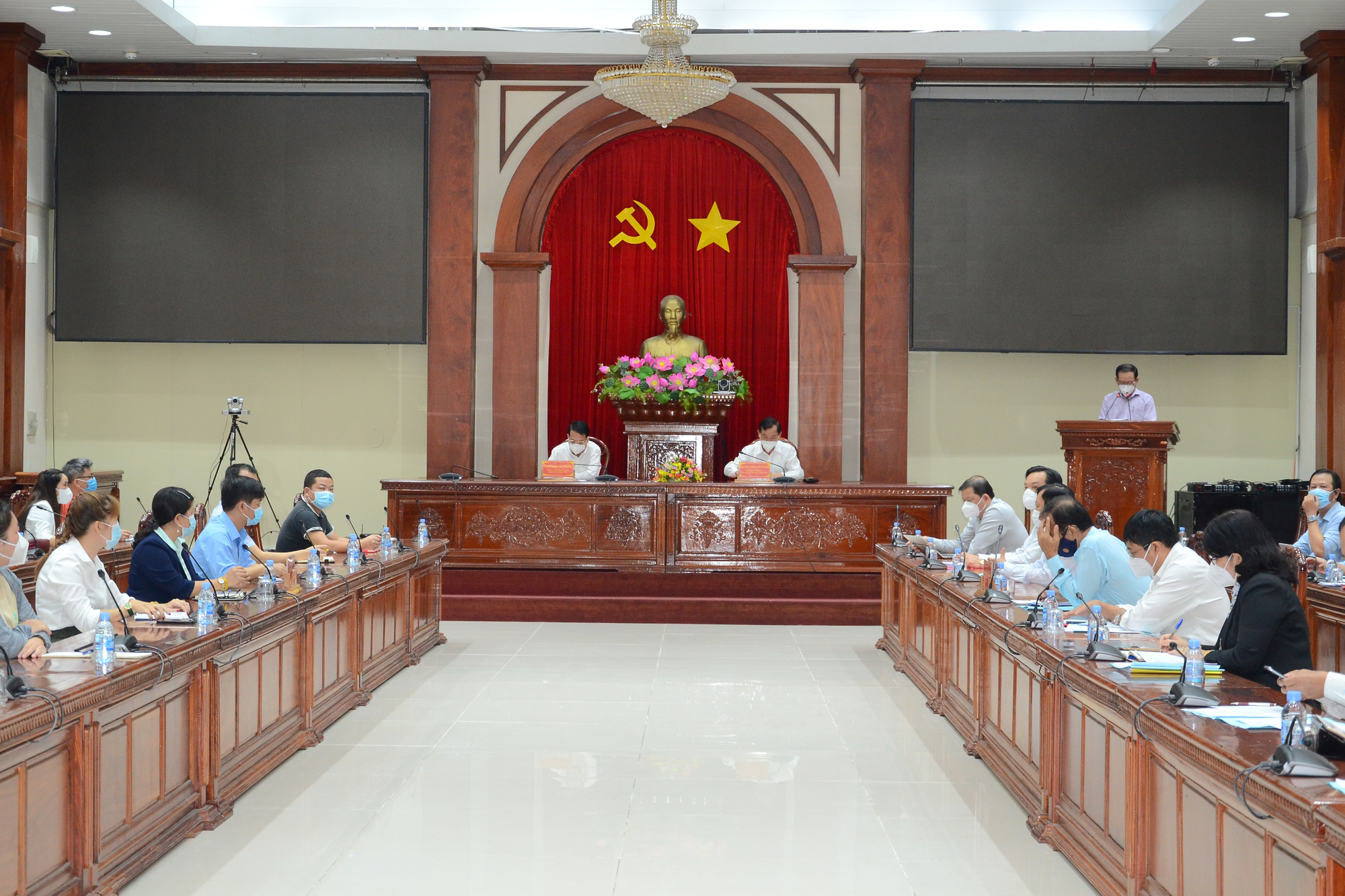 UBND tỉnh Tiá»n Giang đối thoại vá»›i các doanh nghiệp “cầu cứu†ChÃnh phá»§ - Ảnh 1. UBND tỉnh Tiá»n Giang đối thoại vá»›i các doanh nghiệp “cầu cứu†ChÃnh phá»§ - Ảnh 1.