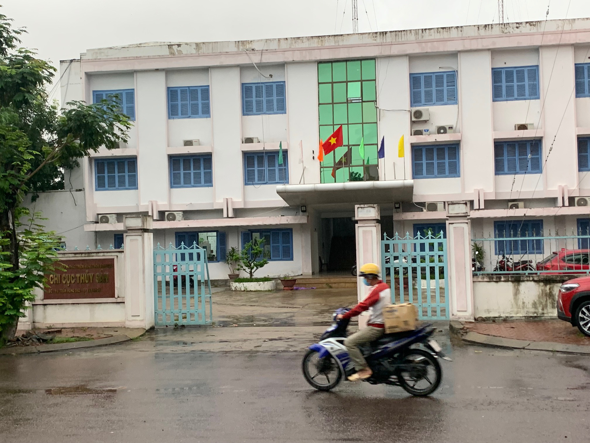 Phó Chi cục Thá»§y sản Bình Äịnh nói gì vỠđơn tố cáo quan hệ bất chÃnh vá»›i nữ nhân viên? - Ảnh 1. Phó Chi cục Thá»§y sản Bình Äịnh nói gì vỠđơn tố cáo quan hệ bất chÃnh vá»›i nữ nhân viên? - Ảnh 1.