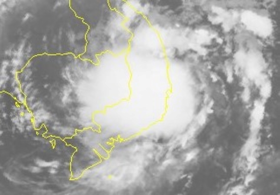 Áp thấp nhiệt đới đổ bộ vào Khánh Hòa, Nam Trung Bộ mưa rất to - Ảnh 2.