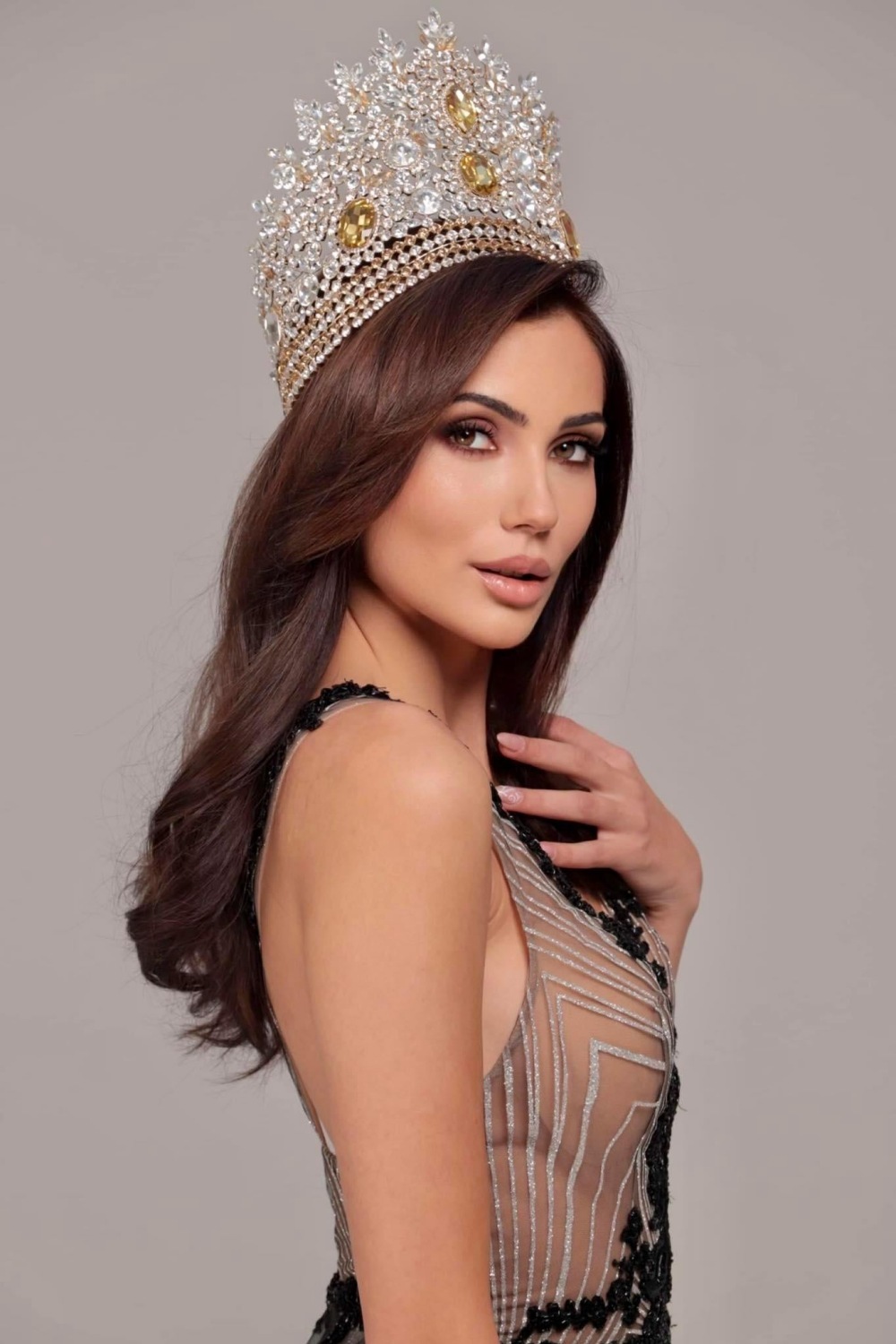 Ca sĩ trẻ đăng quang Hoa hậu Hoàn vũ Bulgaria 2021 - Ảnh 10.