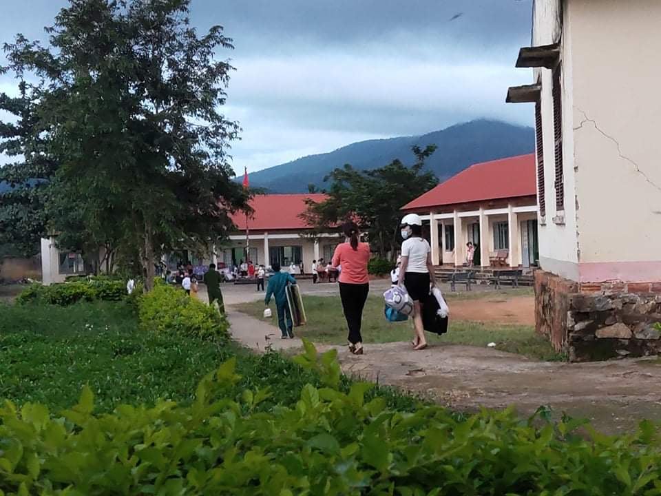 3 há»c sinh mắc Covid-19, hà ng trăm bạn há»c và giáo viên 2 trưá»ng phải cách ly - Ảnh 3. 3 há»c sinh mắc Covid-19, hà ng trăm bạn há»c và giáo viên 2 trưá»ng phải cách ly - Ảnh 3.