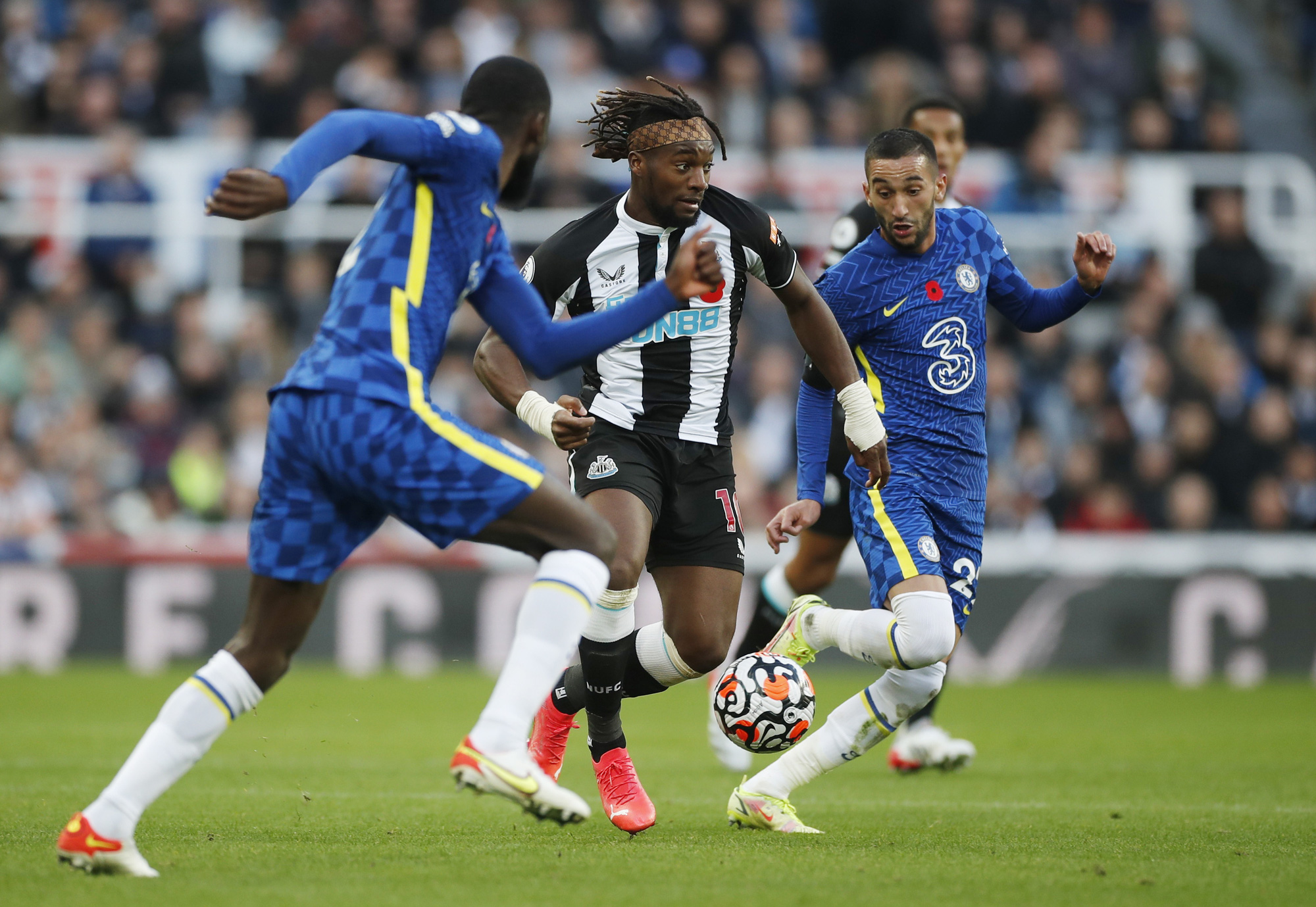 Chelsea đại thắng Newcastle, Man City trắng tay sân nhà Etihad - Ảnh 1.