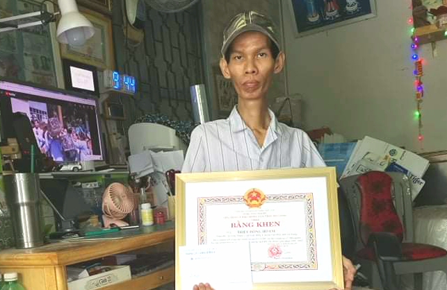 Chàng trai khuyết tật mê tre được Chủ tịch UBND tỉnh khen thưởng - Ảnh 3.