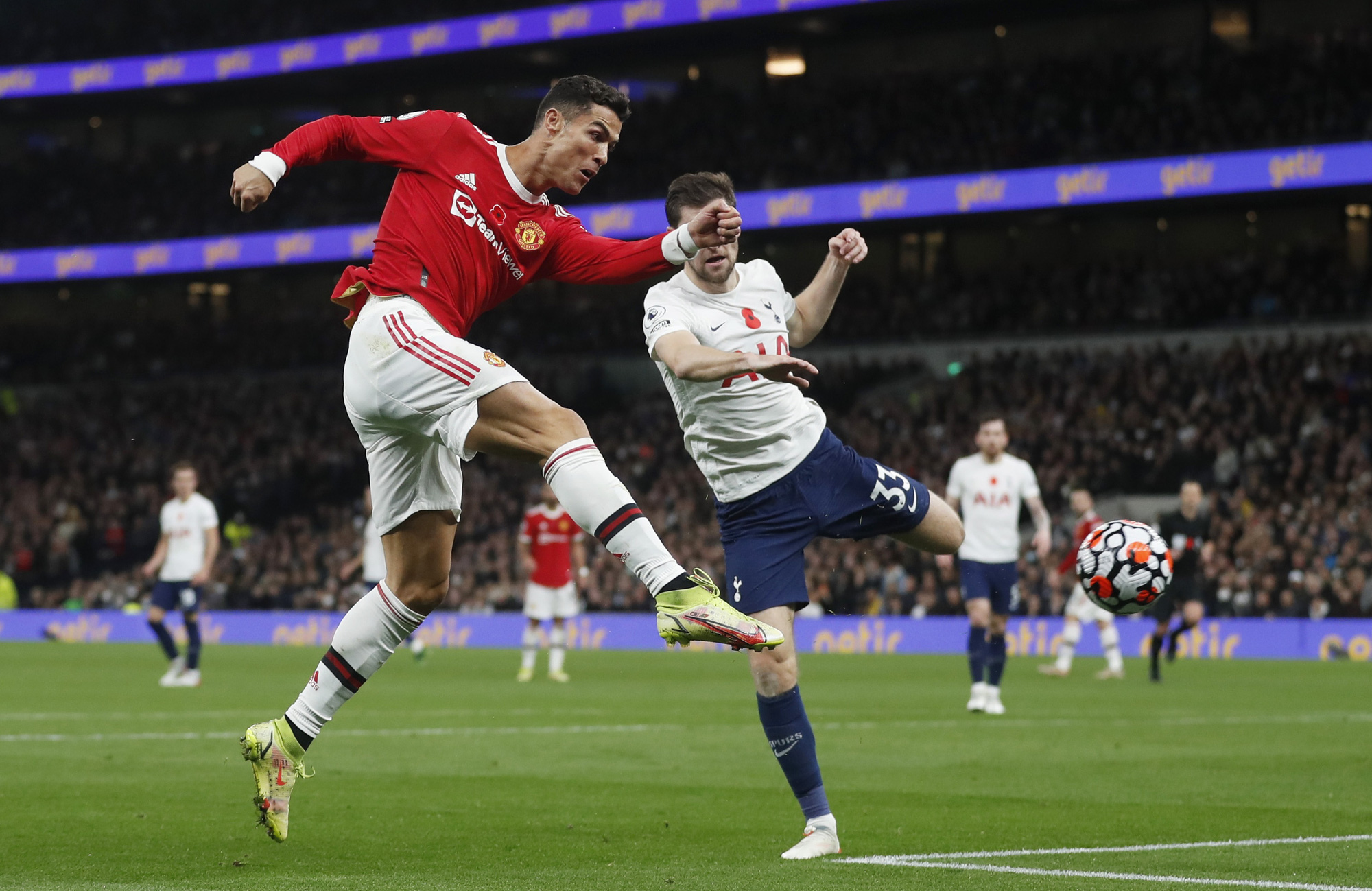 Bộ đôi lão tướng bùng nổ, Man United đại thắng Tottenham - Ảnh 4.