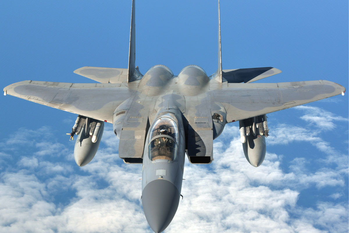 Căng thẳng đối đầu giữa F-15 Eagle và Su-35 - Báo Người lao động