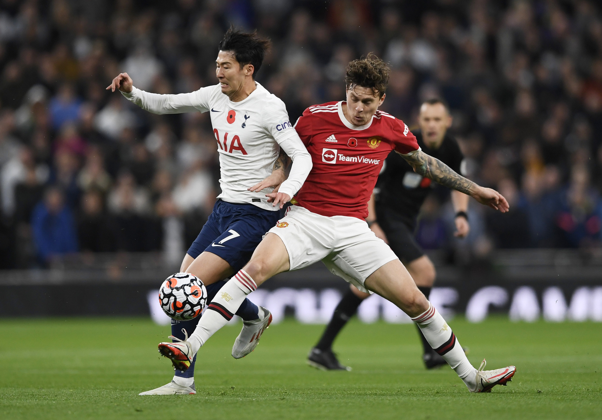 Bộ đôi lão tướng bùng nổ, Man United đại thắng Tottenham - Ảnh 1.