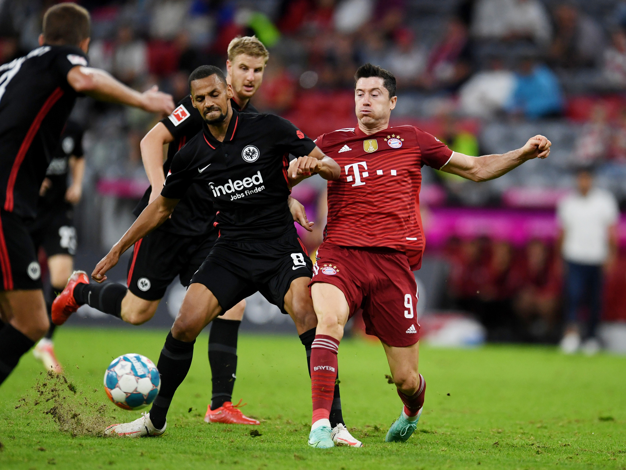 Thất bại trên sân nhà, Bayern Munich bị ngắt chuỗi bất bại - Ảnh 1. Thất bại trên sân nhà, Bayern Munich bị ngắt chuỗi bất bại - Ảnh 1.