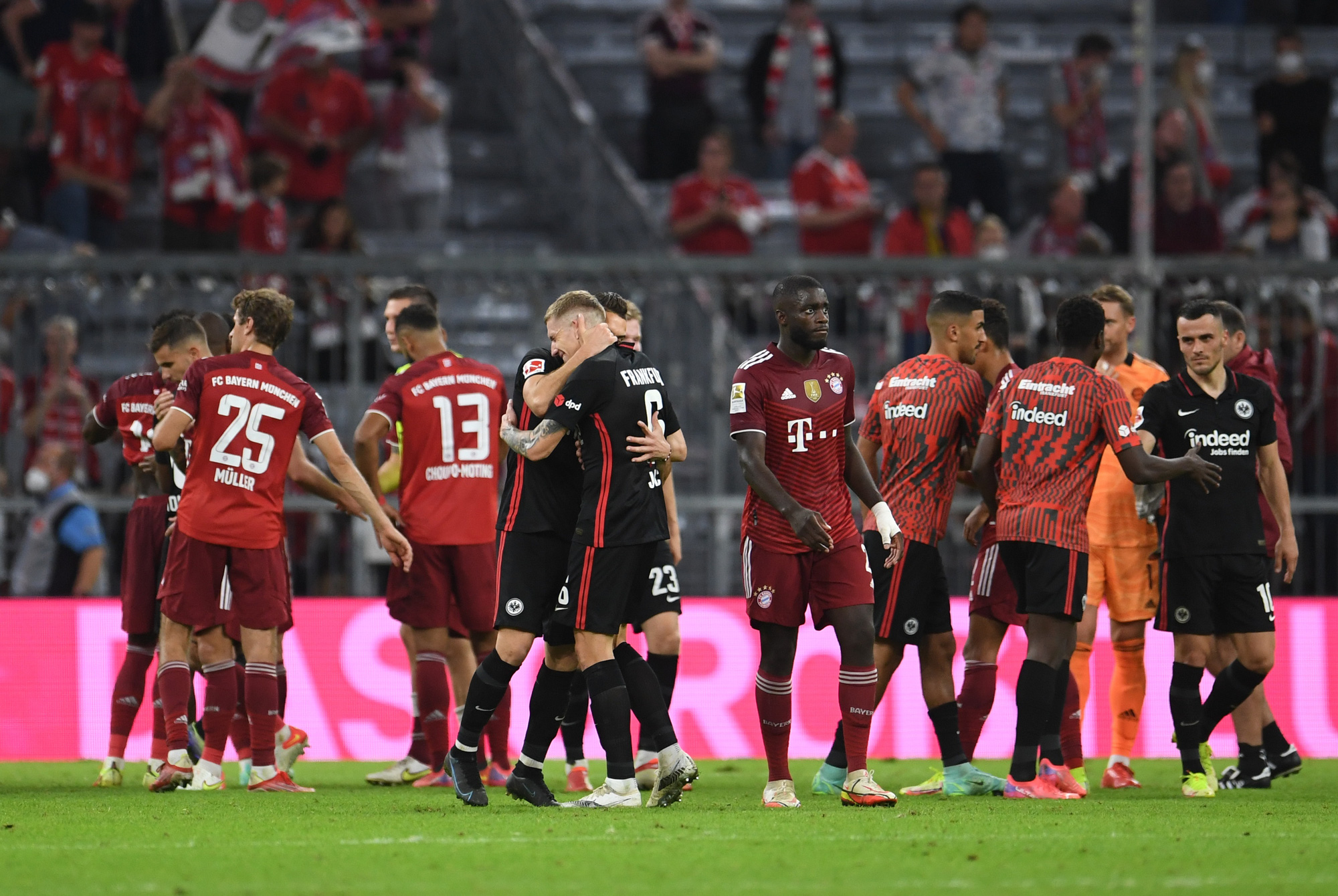 Thất bại trên sân nhà, Bayern Munich bị ngắt chuỗi bất bại - Ảnh 5. Thất bại trên sân nhà, Bayern Munich bị ngắt chuỗi bất bại - Ảnh 5.