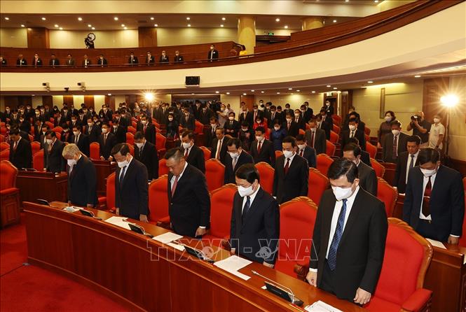 Chủ tịch nước Nguyễn Xuân Phúc điều hành phiên khai mạc Hội nghị Trung ương 4 - Ảnh 3.