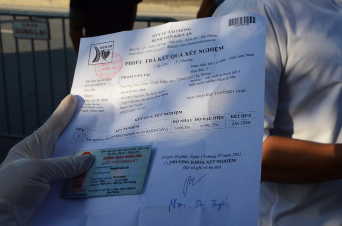 Di chuyển giữa các vùng nguy cơ có cần xét nghiệm Covid-19? - Ảnh 1.