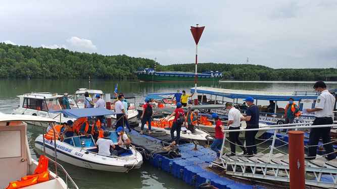 Tặng bảo hiểm Covid cho khách du lịch - Ảnh 1.