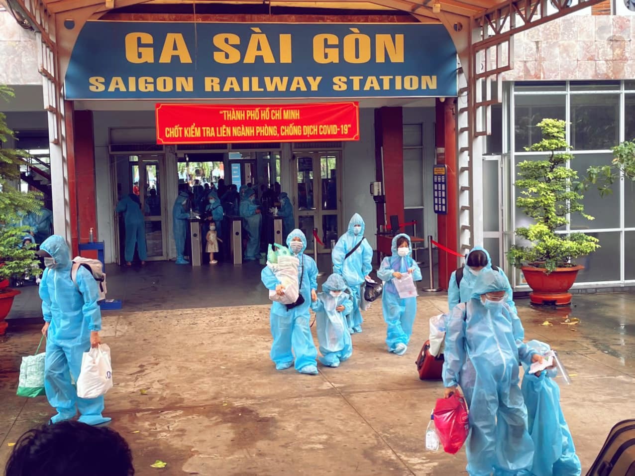 Công dân Quảng Bình ở TP HCM và các tỉnh phía Nam được đón về quê thế nào? - Ảnh 1.