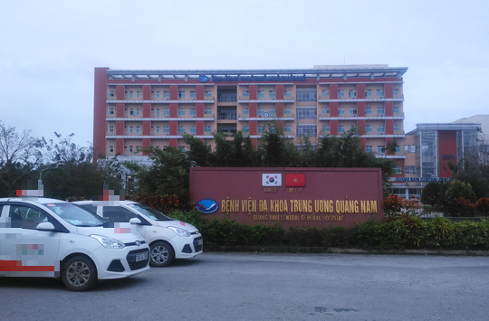 Phong tỏa Bệnh viện Đa khoa Trung ương Quảng Nam - Ảnh 1.