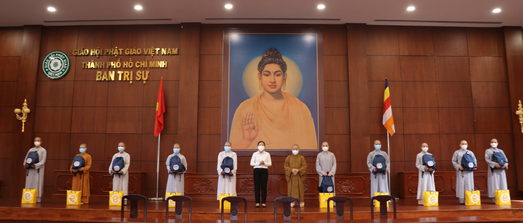 TP HCM: Các tình nguyện viên tôn giáo tiếp tục lên đường phục vụ các bệnh viện điều trị Covid-19 - Ảnh 2.