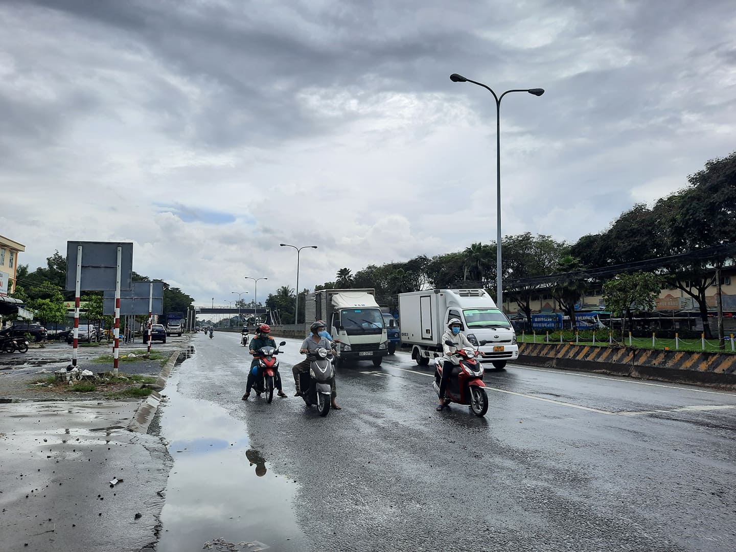 Đồng Nai: Ngày đầu bình thường mới ở TP Biên Hòa - Ảnh 1.