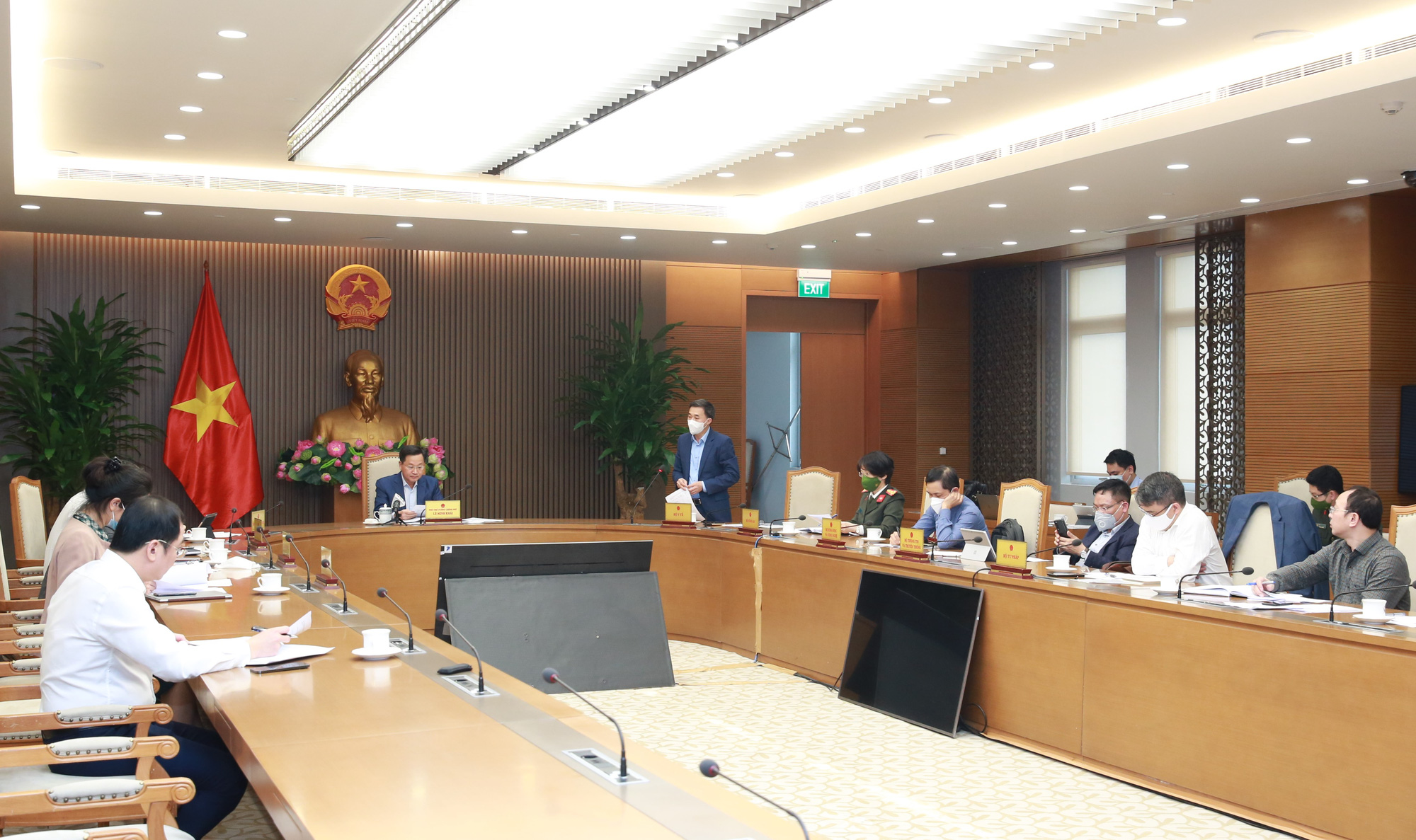 Phó Thủ tướng: Mua sắm trang thiết bị phòng, chống dịch Covid-19 phải công khai, minh bạch - Ảnh 1. Phó Thủ tướng: Mua sắm trang thiết bị phòng, chống dịch Covid-19 phải công khai, minh bạch - Ảnh 1.