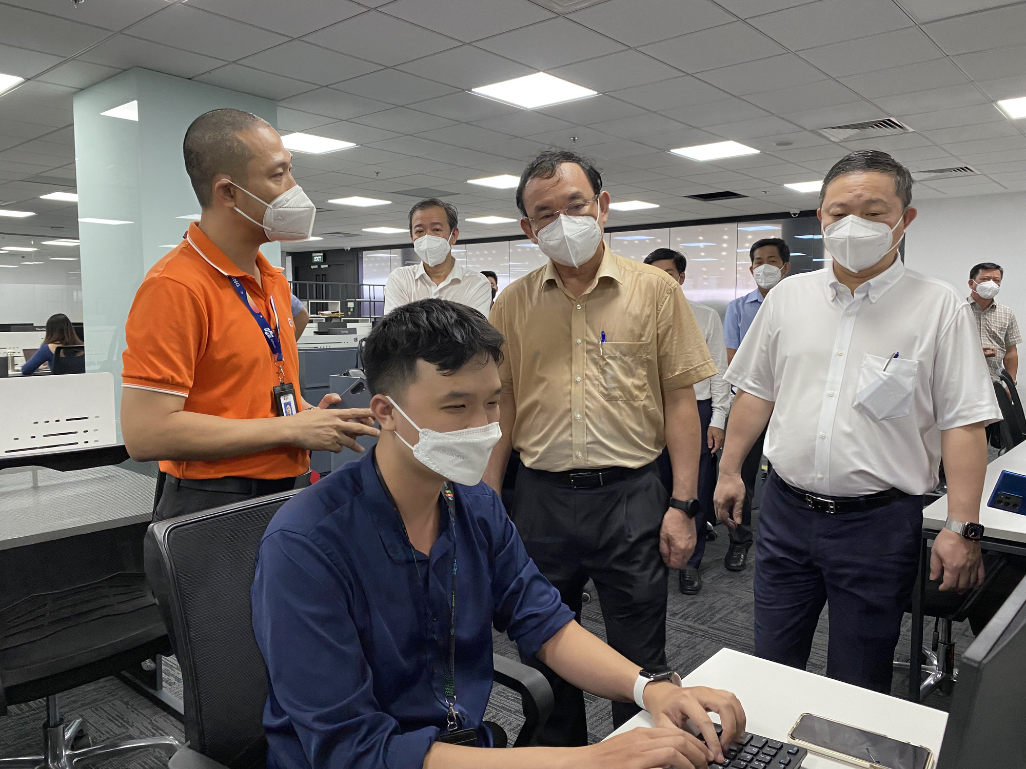 Bà thư Nguyá»…n Văn Nên: Phải đặt mục tiêu bảo vệ ngưá»i lao động lên hà ng đầu - Ảnh 2. Bà thư Nguyá»…n Văn Nên: Phải đặt mục tiêu bảo vệ ngưá»i lao động lên hà ng đầu - Ảnh 2.
