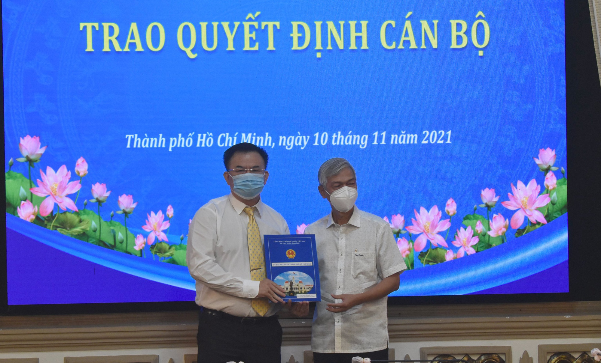 UBND TP HCM trao quyết định Ä‘iá»u động, bổ nhiệm nhiá»u cán bá»™ - Ảnh 2. UBND TP HCM trao quyết định Ä‘iá»u động, bổ nhiệm nhiá»u cán bá»™ - Ảnh 2.