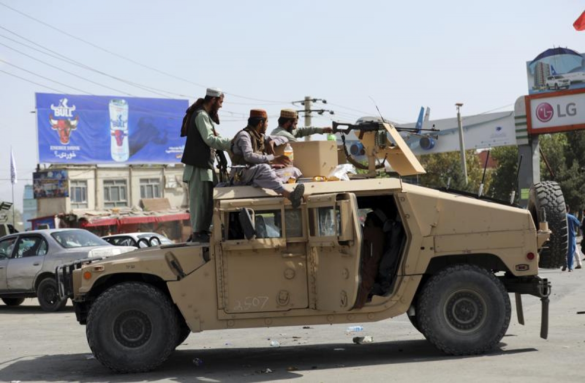 Binh lính ma giúp Taliban chiếm Afghanistan nhanh như chớp - Ảnh 1. Binh lính ma giúp Taliban chiếm Afghanistan nhanh như chớp - Ảnh 1.