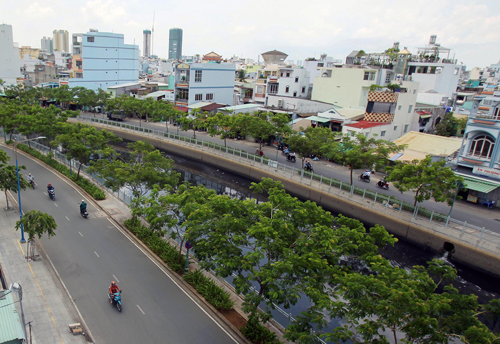 Di dời 6.500 căn nhà, xử lý hàng trăm chung cư cũ - Ảnh 1.