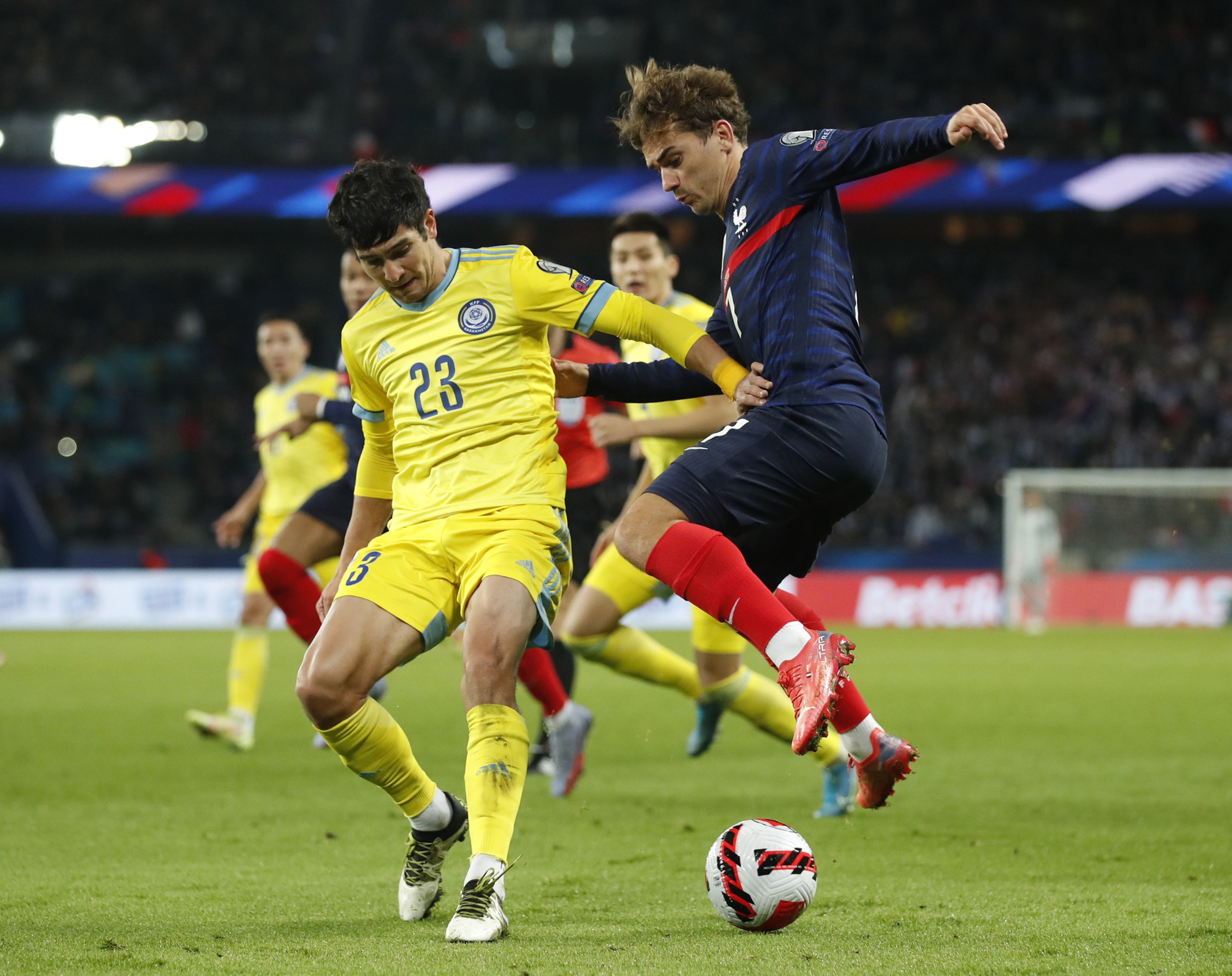 Đại thắng 8-0 Kazakhstan, Pháp giành vé đến World Cup - Ảnh 6.