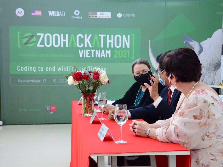 Nhóm sinh viên TP HCM, Hà Ná»™i Ä‘oạt giải cuá»™c thi láºp trình Zoo Hackathon - Ảnh 2. Nhóm sinh viên TP HCM, Hà Ná»™i Ä‘oạt giải cuá»™c thi láºp trình Zoo Hackathon - Ảnh 2.