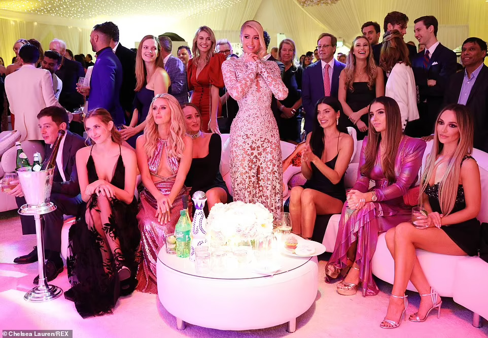 Cận cảnh tiệc cưới thứ ba của “nữ hoàng tiệc tùng” Paris Hilton - Ảnh 4.
