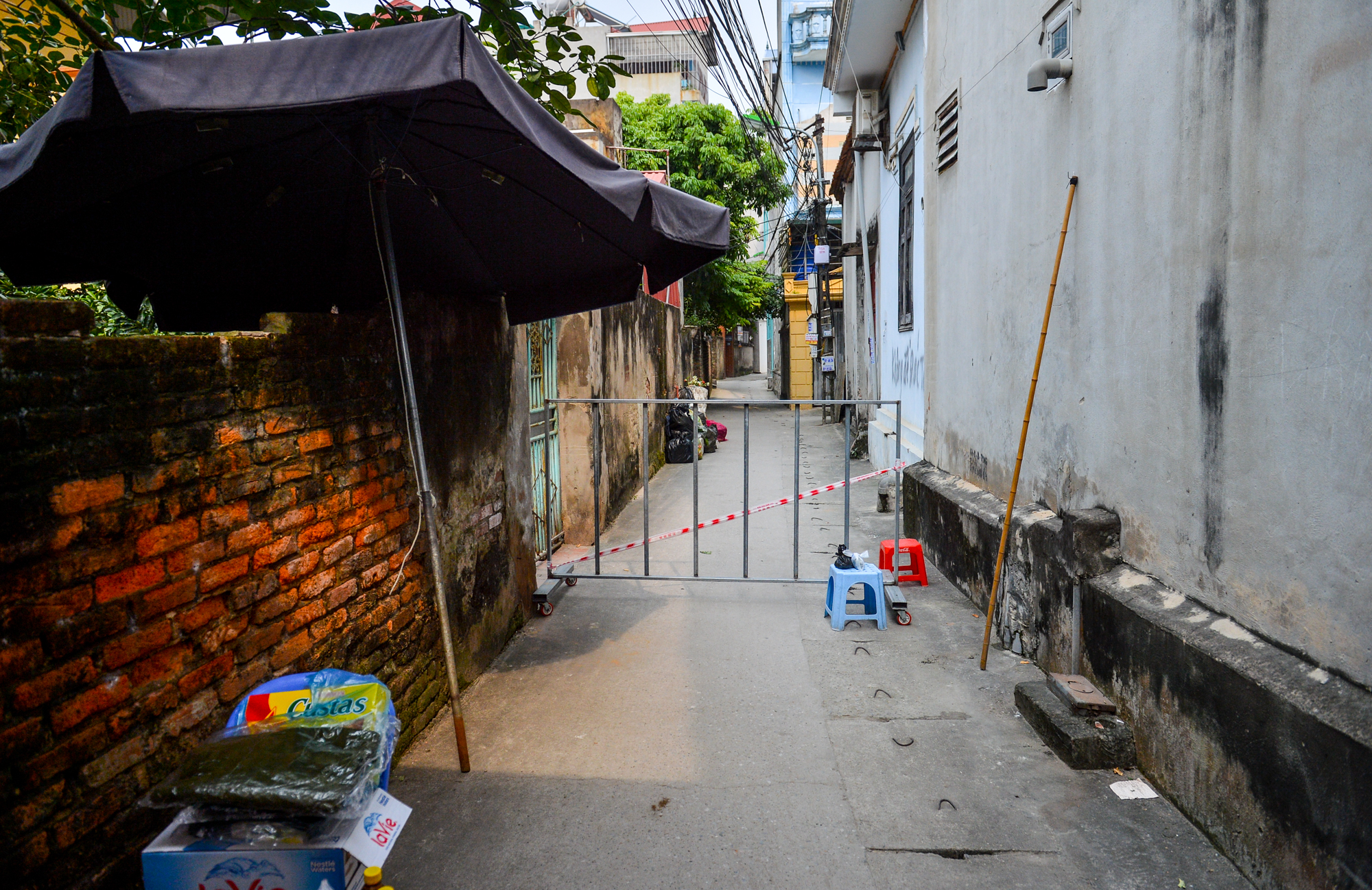 CLIP: Phong toả công trưá»ng có hà ng chục ca nhiá»…m SARS-CoV-2 chưa rõ nguồn lây - Ảnh 15. CLIP: Phong toả công trưá»ng có hà ng chục ca nhiá»…m SARS-CoV-2 chưa rõ nguồn lây - Ảnh 15.