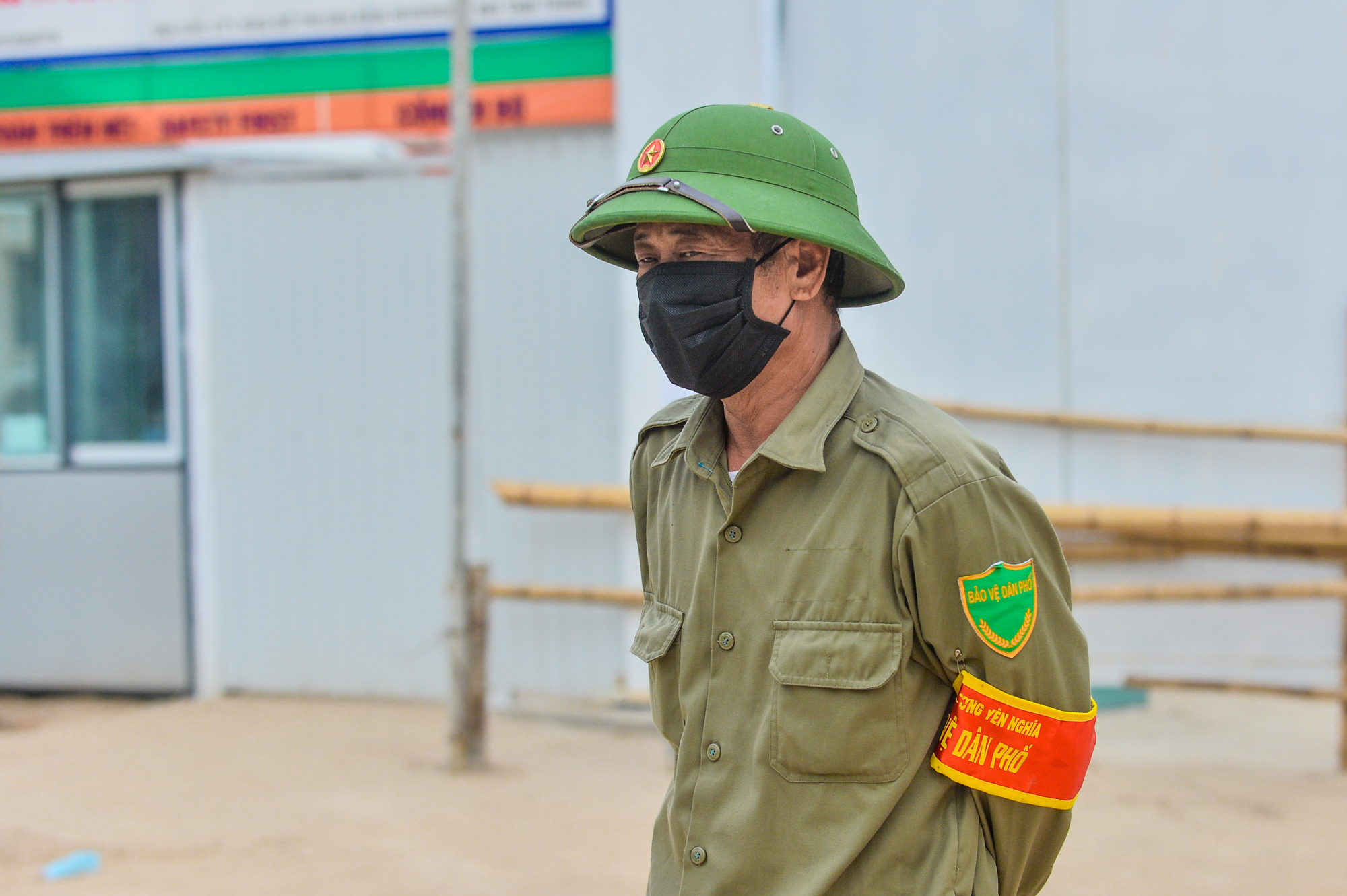 CLIP: Phong toả công trưá»ng có hà ng chục ca nhiá»…m SARS-CoV-2 chưa rõ nguồn lây - Ảnh 9. CLIP: Phong toả công trưá»ng có hà ng chục ca nhiá»…m SARS-CoV-2 chưa rõ nguồn lây - Ảnh 9.