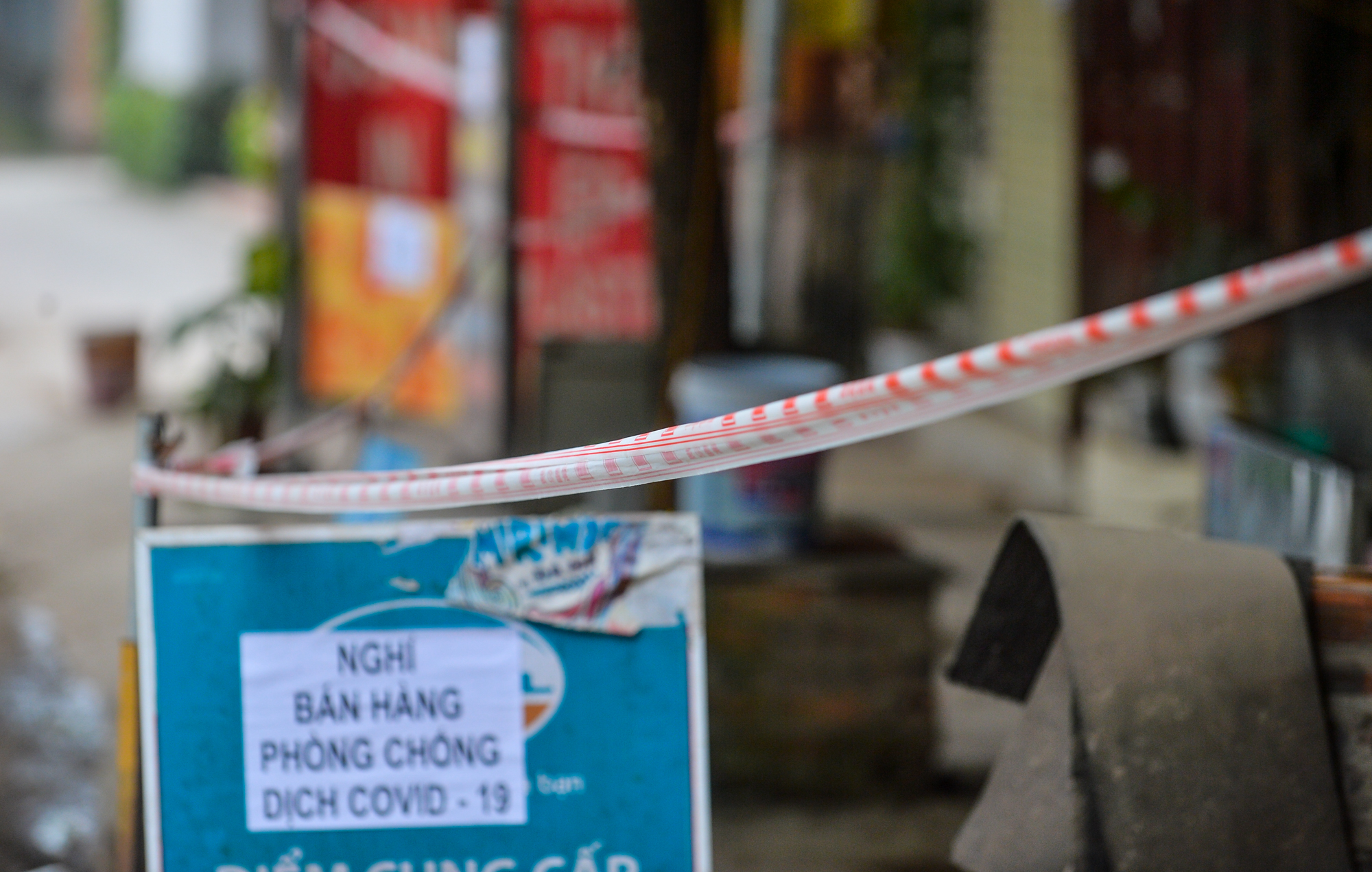 CLIP: Phong toả công trưá»ng có hà ng chục ca nhiá»…m SARS-CoV-2 chưa rõ nguồn lây - Ảnh 8. CLIP: Phong toả công trưá»ng có hà ng chục ca nhiá»…m SARS-CoV-2 chưa rõ nguồn lây - Ảnh 8.