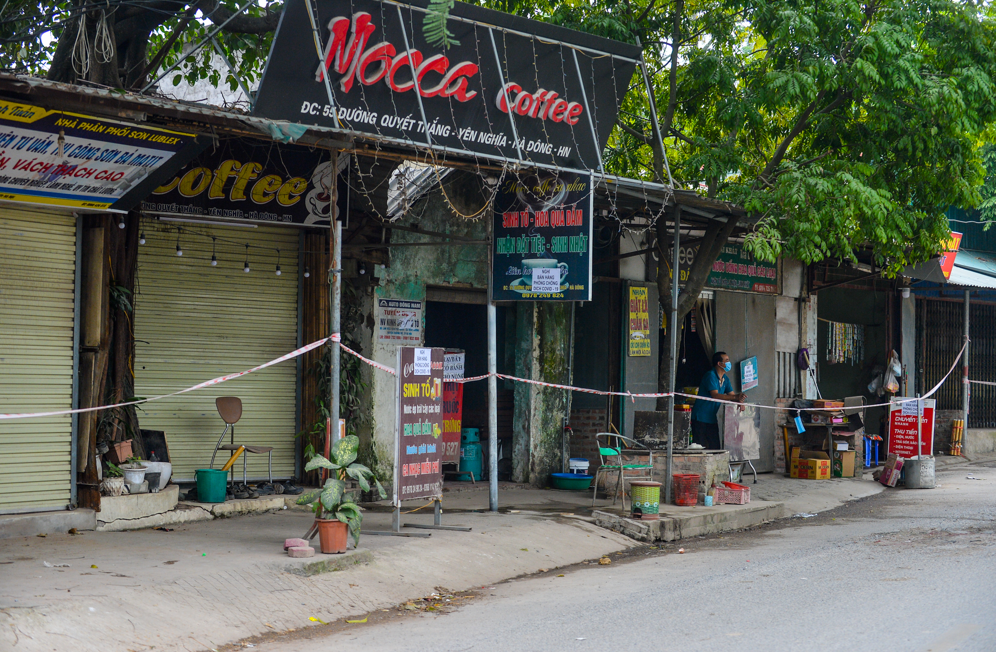 CLIP: Phong toả công trưá»ng có hà ng chục ca nhiá»…m SARS-CoV-2 chưa rõ nguồn lây - Ảnh 6. CLIP: Phong toả công trưá»ng có hà ng chục ca nhiá»…m SARS-CoV-2 chưa rõ nguồn lây - Ảnh 6.