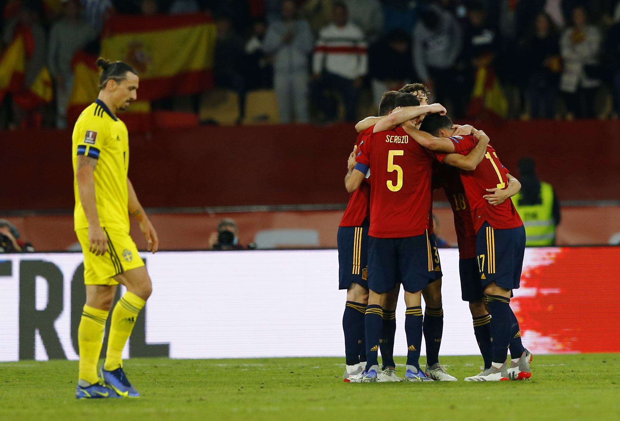 Chân gỗ Morata ghi bàn thắng vàng, Tây Ban Nha thẳng tiến World Cup 2022 - Ảnh 9.