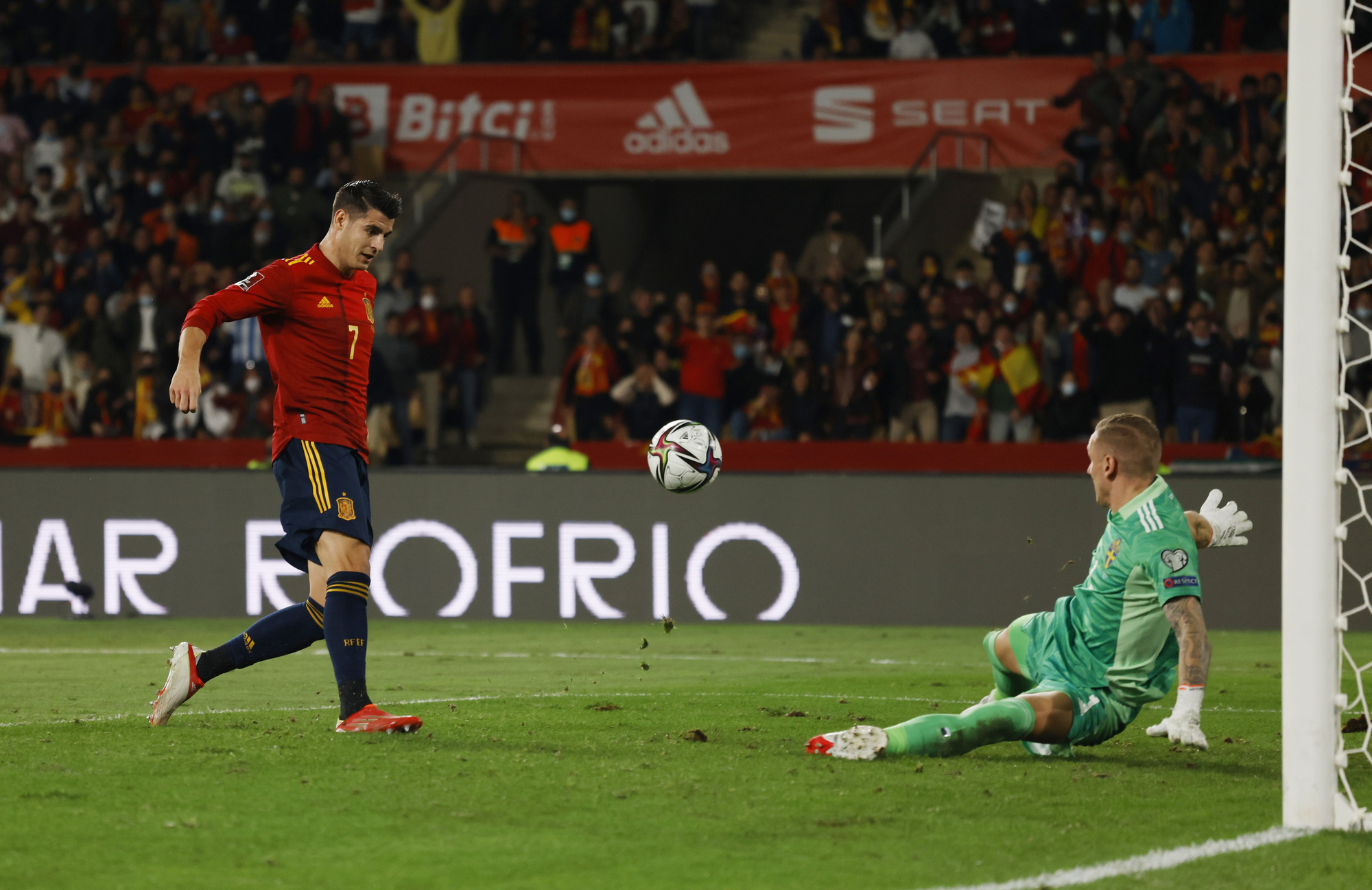 Chân gỗ Morata ghi bàn thắng vàng, Tây Ban Nha thẳng tiến World Cup 2022 - Ảnh 5.