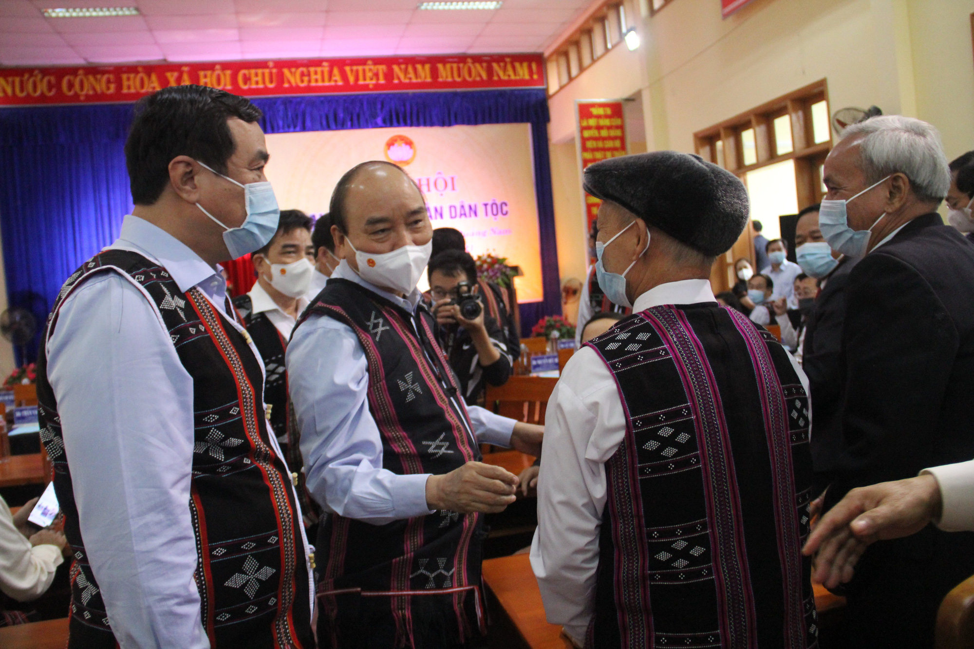 Chủ tịch nước Nguyễn Xuân Phúc dự Ngày hội đại đoàn kết toàn dân tộc tại Quảng Nam - Ảnh 3.