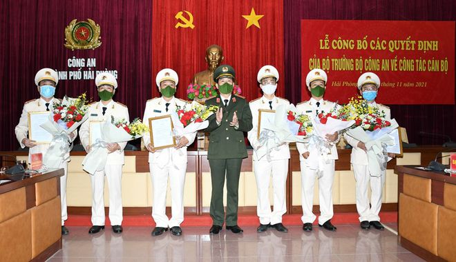 Äiá»u động Trưởng công an quáºn Äồ SÆ¡n vá» là m Phó trưởng phòng - Ảnh 1. Äiá»u động Trưởng công an quáºn Äồ SÆ¡n vá» là m Phó trưởng phòng - Ảnh 1.