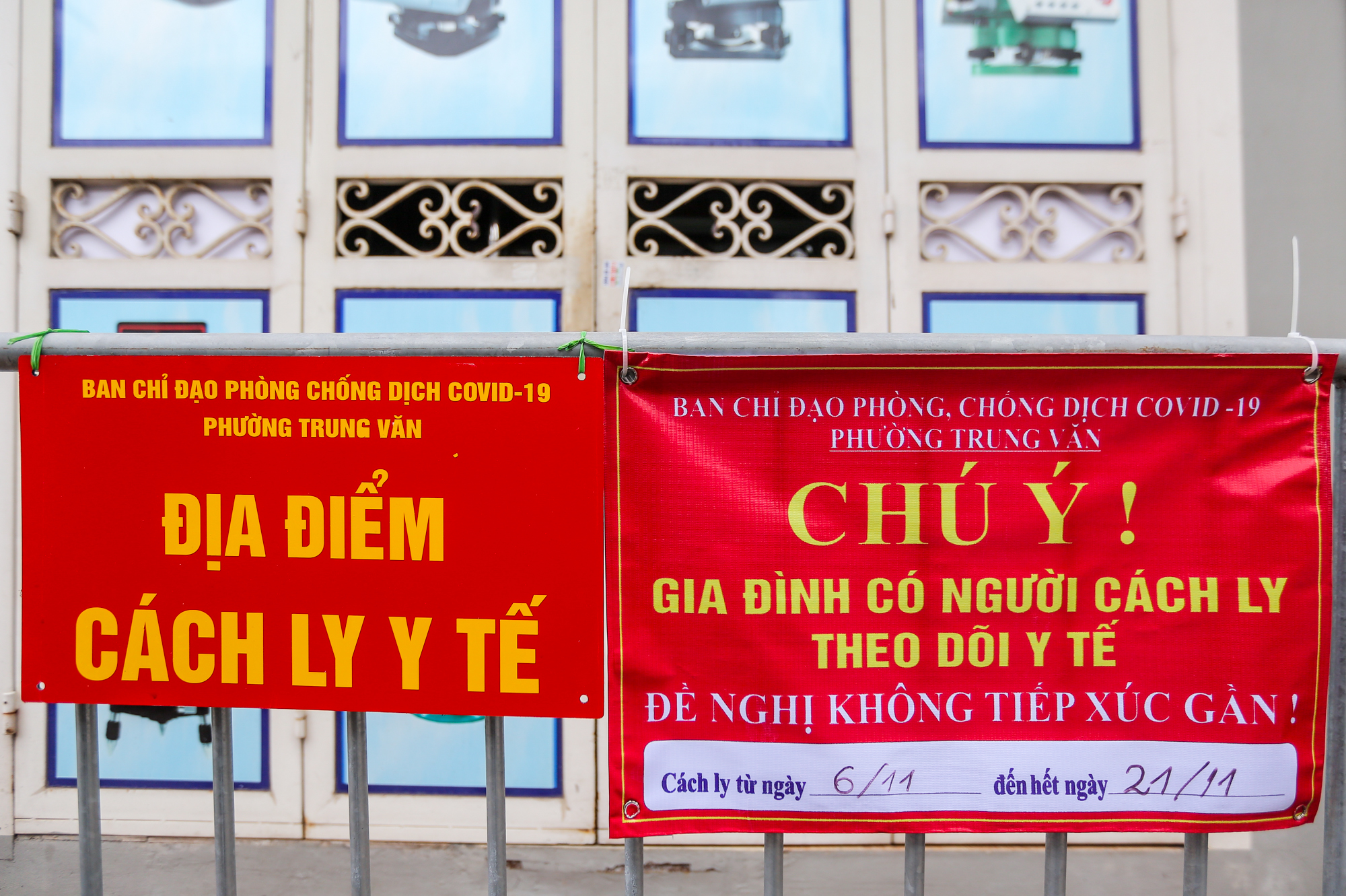 CLIP: Cáºn cảnh các Ä‘iểm cách ly F1 tại nhà ở Hà Ná»™i - Ảnh 8. CLIP: Cáºn cảnh các Ä‘iểm cách ly F1 tại nhà ở Hà Ná»™i - Ảnh 8.