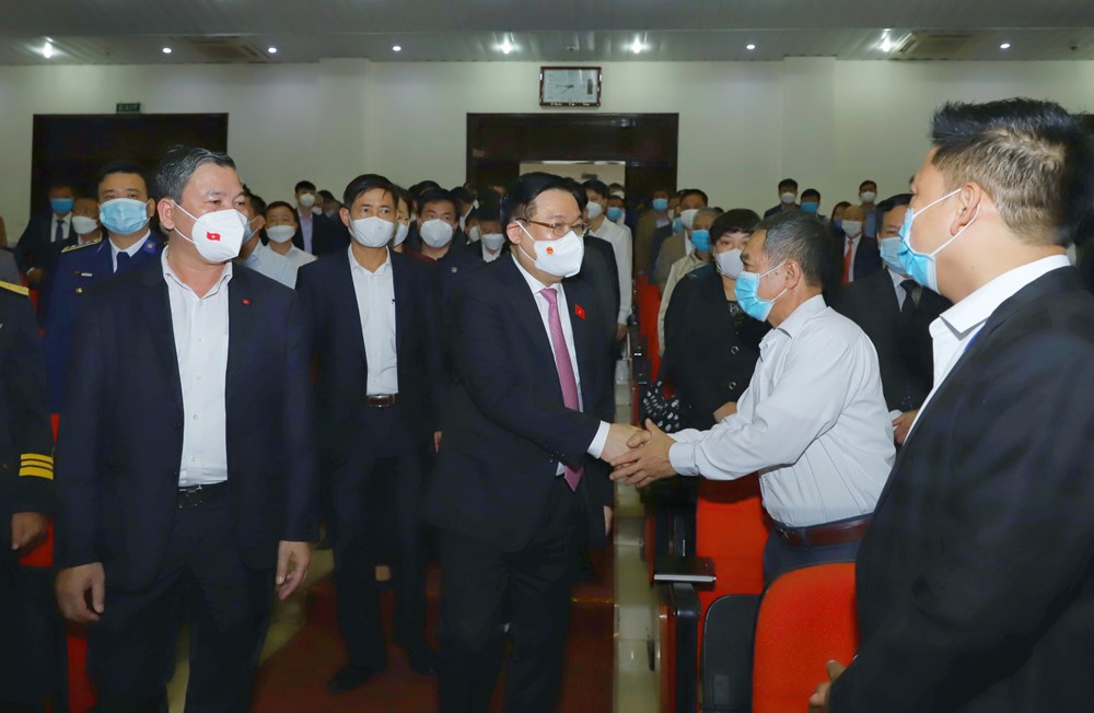 Chá»§ tịch Quốc há»™i Vương Äình Huệ tiếp xúc cá» tri Hải Phòng - Ảnh 1. Chá»§ tịch Quốc há»™i Vương Äình Huệ tiếp xúc cá» tri Hải Phòng - Ảnh 1.