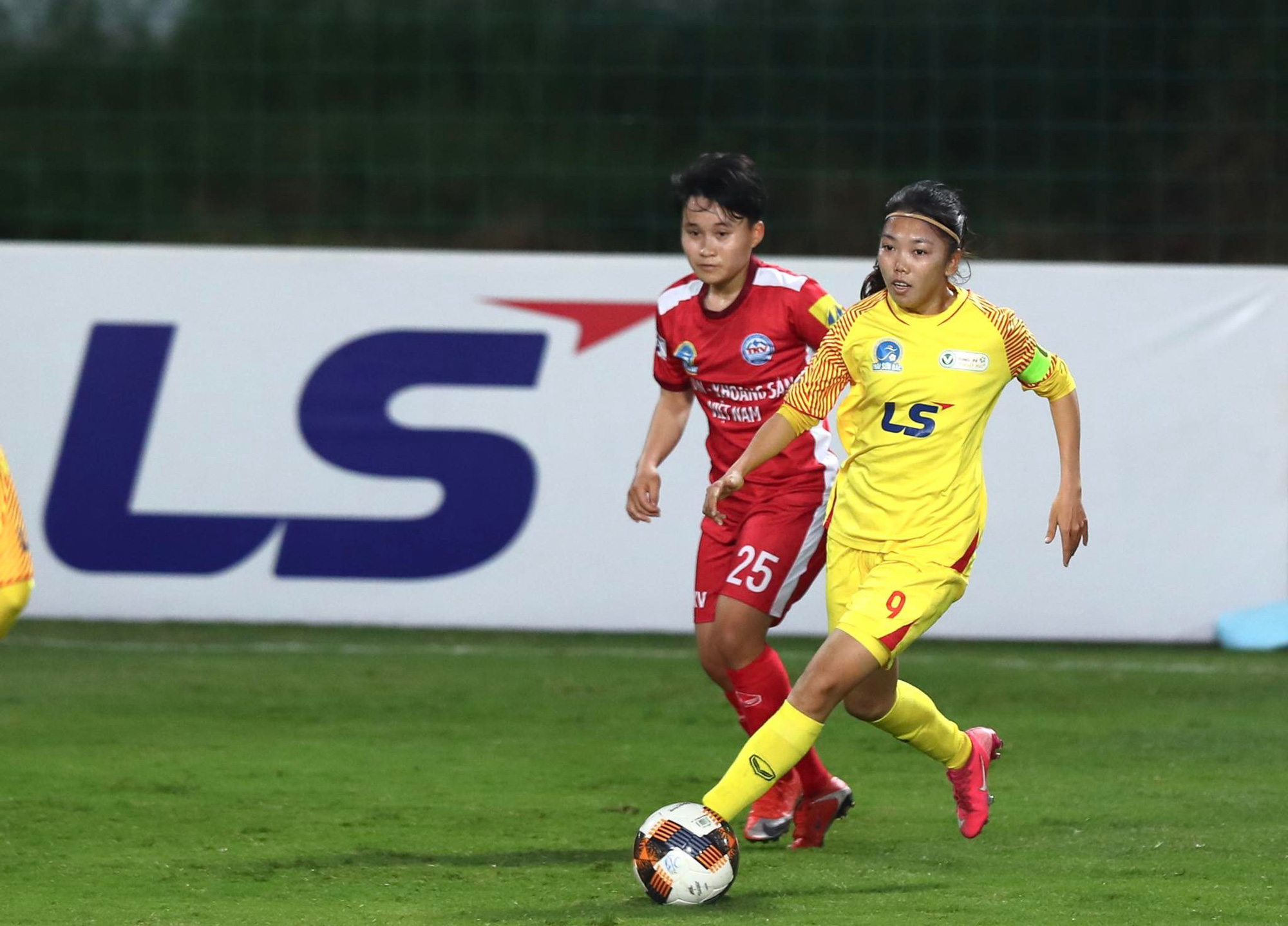 Vòng 2 Giải Bóng đá Nữ VĐQG 2021: Đương kim vô địch TP HCM vững ngôi đầu - Ảnh 2.