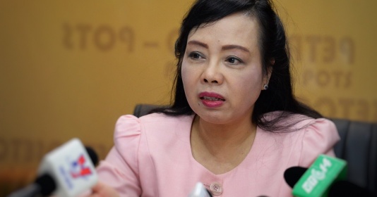 Bộ Chính trị kỷ luật, miễn nhiệm chức vụ của bà Nguyễn Thị Kim Tiến - Ảnh 1.