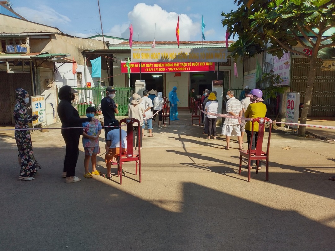 Đắk Lắk: Hàng chục tiểu thương mắc Covid-19, phong tỏa khu chợ và 84 hộ dân - Ảnh 2. Đắk Lắk: Hàng chục tiểu thương mắc Covid-19, phong tỏa khu chợ và 84 hộ dân - Ảnh 2.